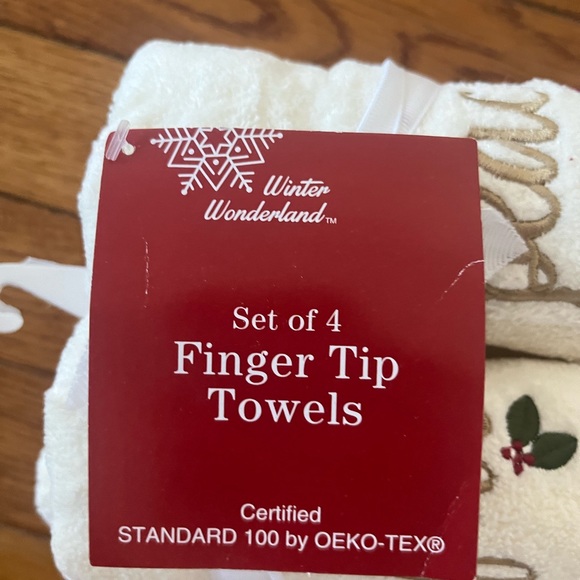 Bundle of holiday towels - Picture 3 of 9